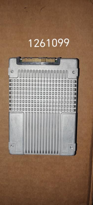 一批SSD（SDPE2KX020T801 2T U.2 2.5寸 INTEL）